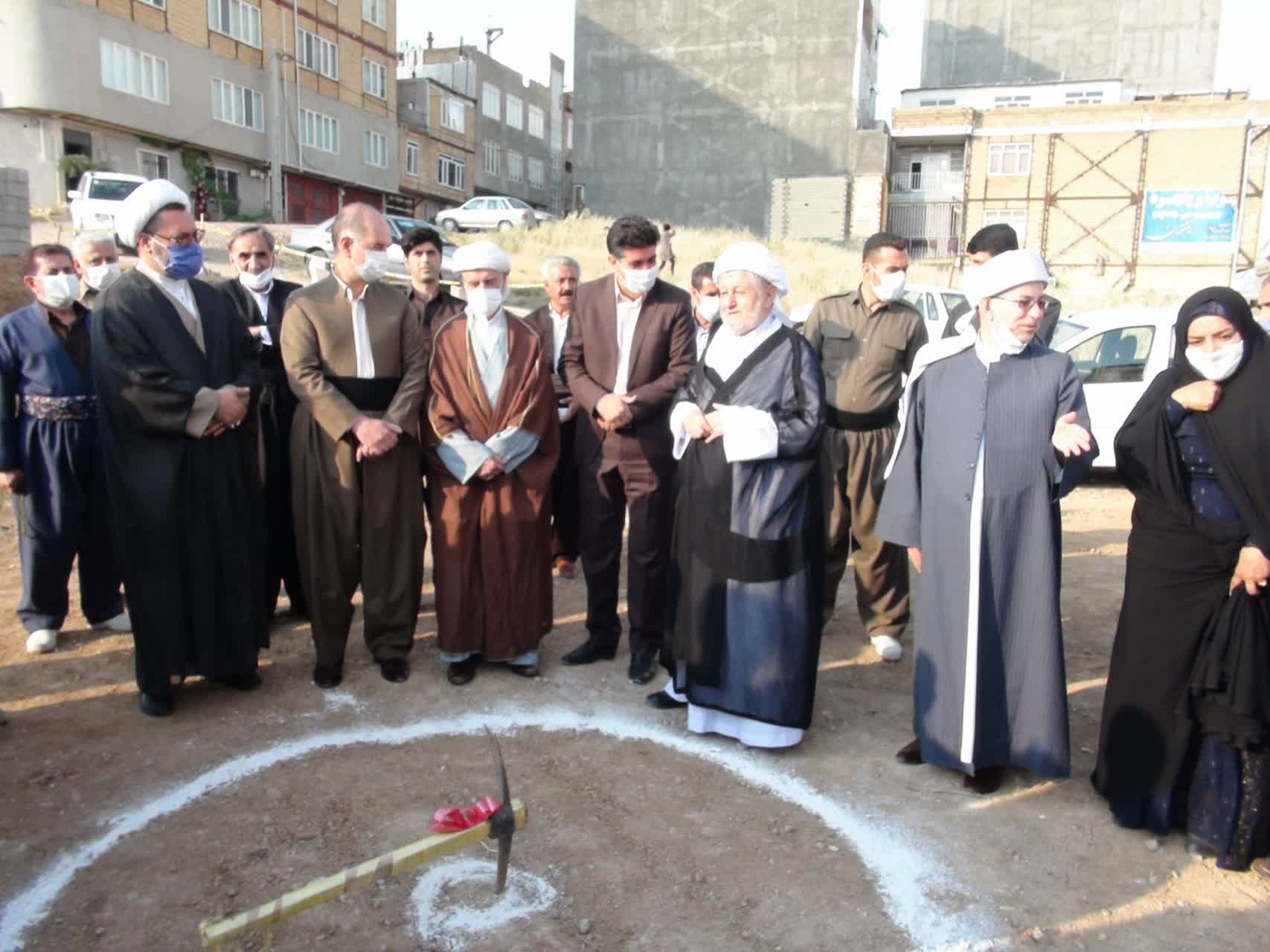 کلنگ احداث مسجد قدس در شهرک فرمانداری جوانرود به زمین زده شد.