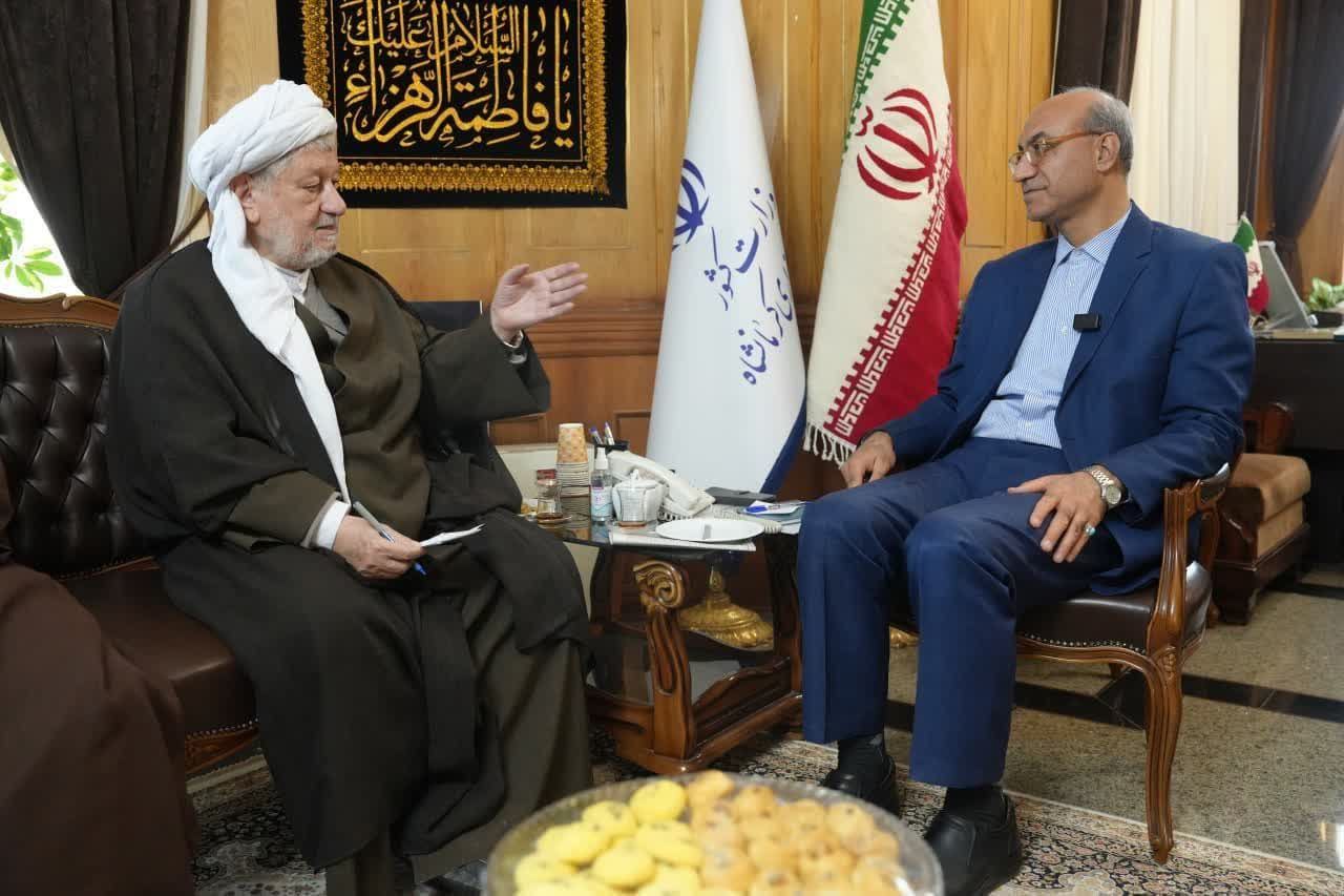 دیدار اعضای شورای عالی افتای اهل سنت کرمانشاه با استاندار کرمانشاه