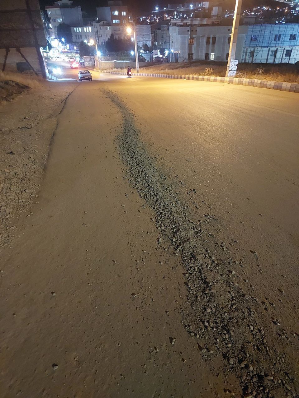 عدم رعایت مقررات شهری توسط بنکرهای سیمان در شهر جوانرود