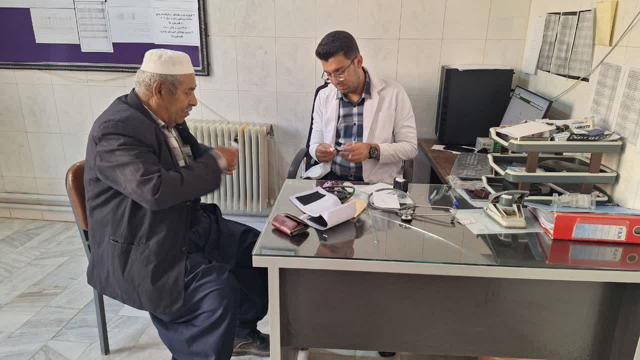 به مناسبت هفته بسیج تیم های پزشکی به مناطق محروم شهرستان جوانرود اعزام شدند