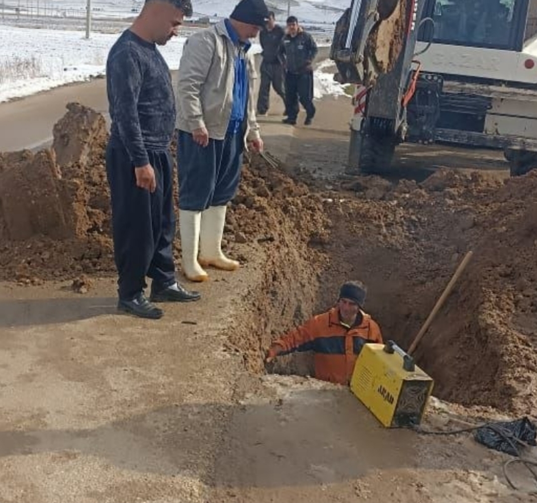 ترمیم موفق شکستگی خط انتقال آب شرب روانسر به جوانرود بدون قطعی آب