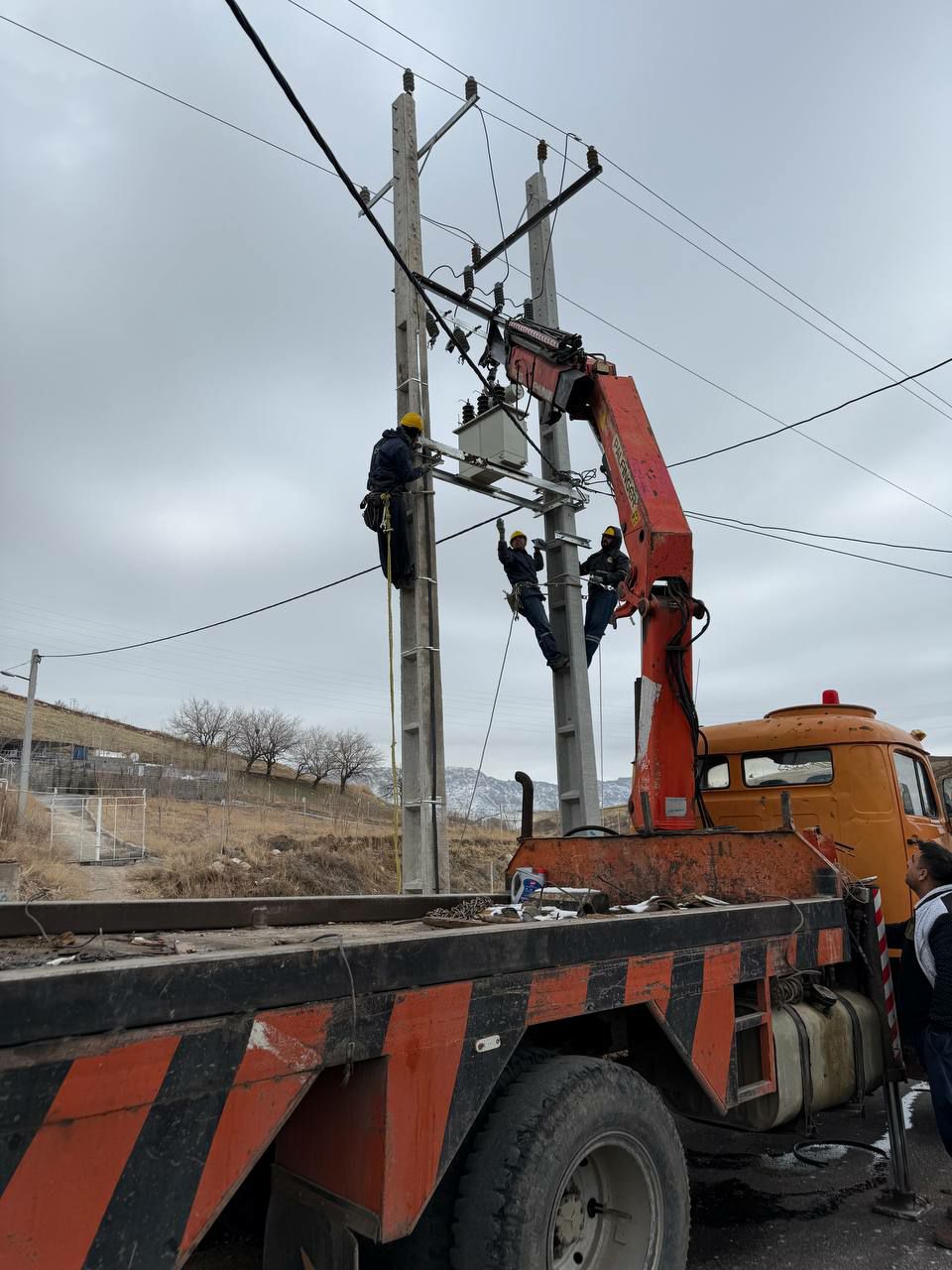 پروژه اصلاح و بهینه‌سازی شبکه برق روستاهای جوانرود آغاز شد