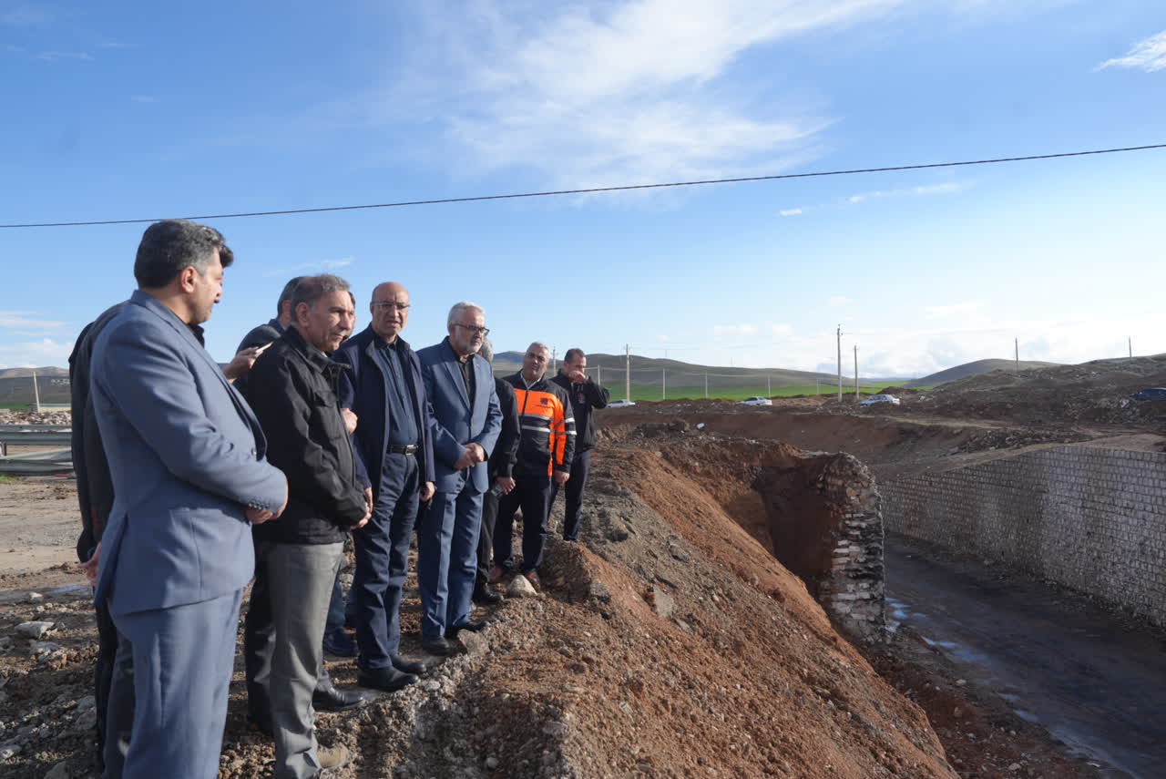 استاندار کرمانشاه در بازدید از پلی که متجاوزان به وطن تخریب کرده اند